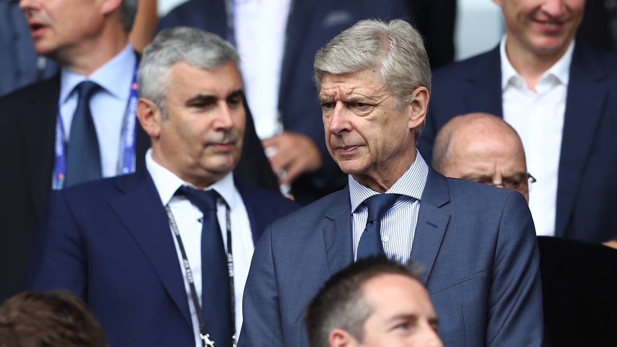Auch Arsene Wenger ist in Paris vor Ort. Bringt Arsenals Trainer Mesut Özil Glück?
