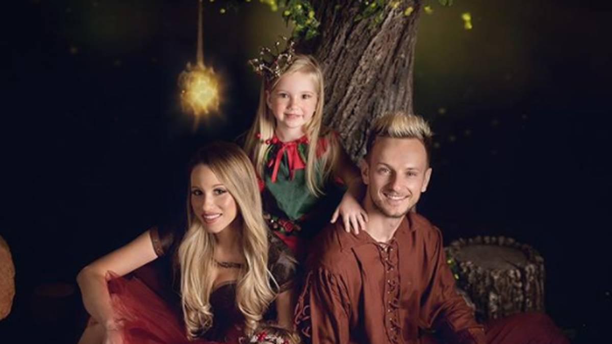 Ivan Rakitic und seine Familie haben sich zu Weihnachten im Elfen-Look ablichten lassen