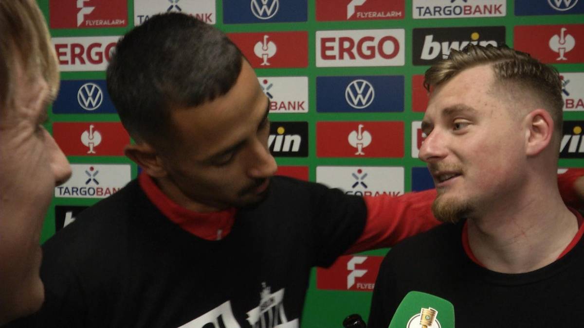 Nach dem Sieg von Lautern wird der FCK-Spieler Marlon Ritter von seinem Kollegen aus dem Interview gezogen: Sie wollen feiern!