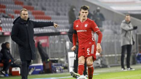 Die Rechtsverteidiger-Position wird beim FC Bayern zum Problemkind. Benjamin Pavard steckt im Formtief, Bouna Sarr ist nicht der erhoffte Backup.
