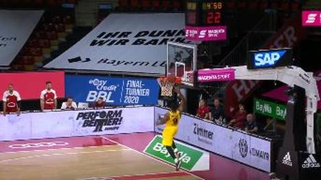 Beim Finalturnier der easycredit BBL gibt der FC Bayern in der Schlussphase des ersten Viertelfinals den Sieg gegen MHP Riesen Ludwigsburg noch aus der Hand.