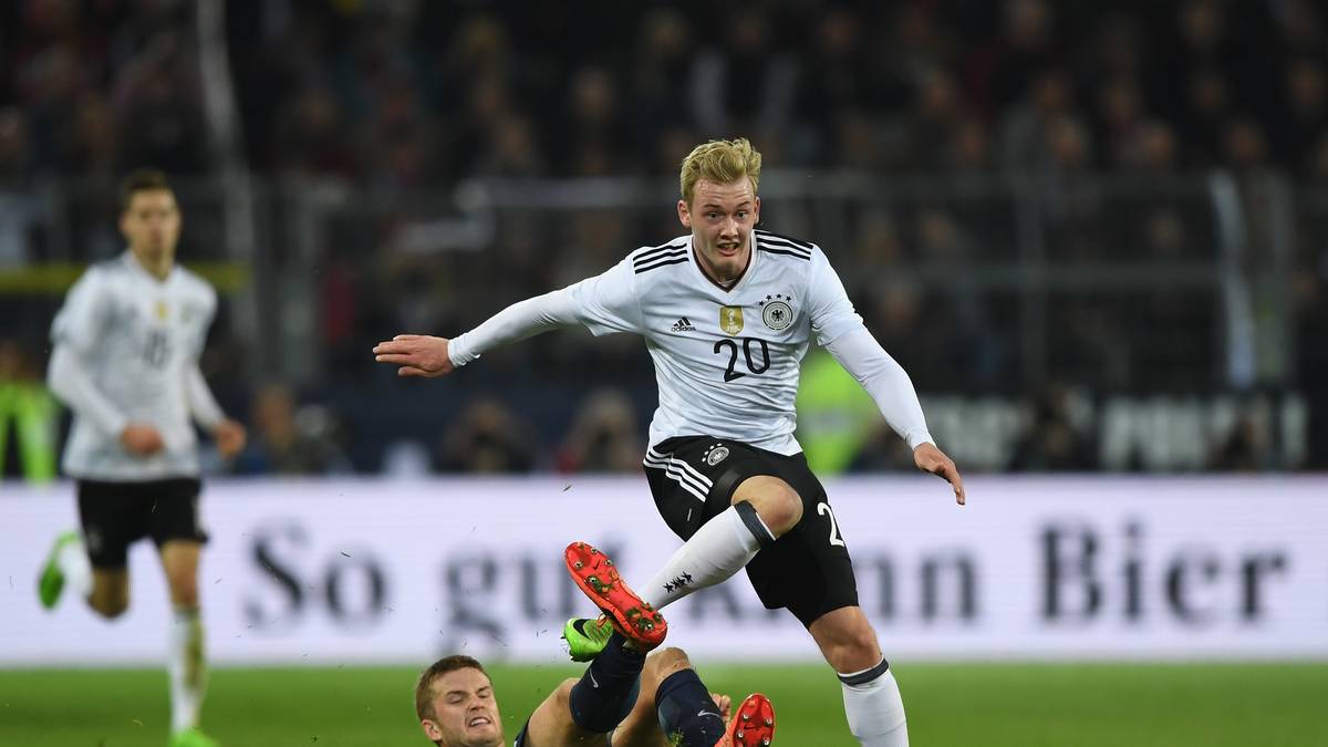 In der deutschen Offensive läuft zunächst wenig zusammen. Julian Brandt bemüht sich, bleibt aber glücklos