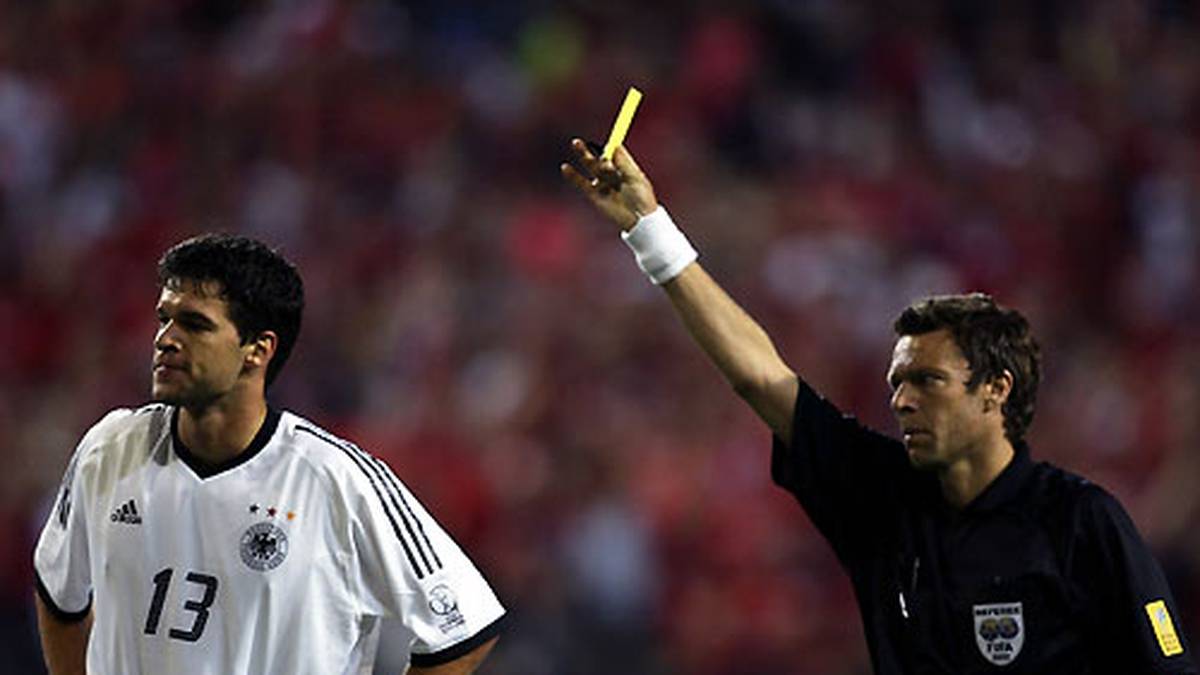 ...ist aber wegen seiner dritten Gelben Karte für das Endspiel gegen Brasilien gesperrt