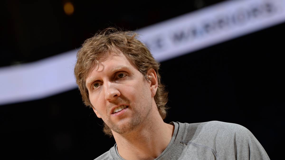 6. März: Irgendwie ahnt Dirk Nowitzki wohl schon, was den Dallas Mavericks blüht. Nur einen Tag nach der Klatsche in Portland steht bei den Golden State Warriors die nächste harte Aufgabe an