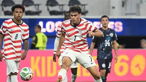 Zum Auftakt der Heim-WM feiern die USA einen 4:1-Sieg gegen Paraguay. Gladbachs Giovanni Reyna krönte die Leistung mit einem Außenrist-Treffer in der Nachspielzeit.