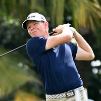 Golfprofi Alexander Knappe hat nach der dritten Runde des mit 1,5 Millionen Dollar dotierten Turniers in Johannesburg die Führung übernommen.