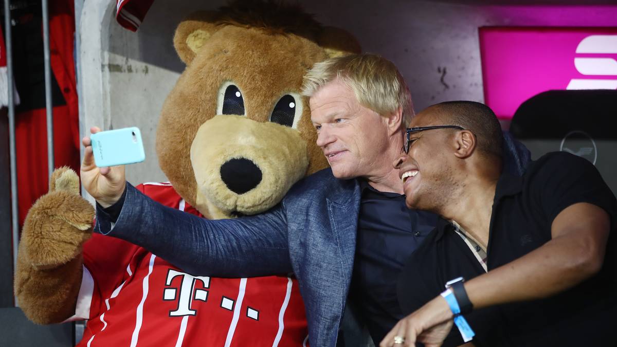 In nicht allzu ferner Zukunft soll er seine größte Aufgabe nach der Karriere anpacken - als kommender Vorstands-Boss des FC Bayern. Die jetzige Führungsriege um Uli Hoeneß und Karl-Heinz Rummenigge will ihn als Rummenigges Nachfolger aufbauen. Man darf gespannt sein, ob ihm die großen Schuhe passen