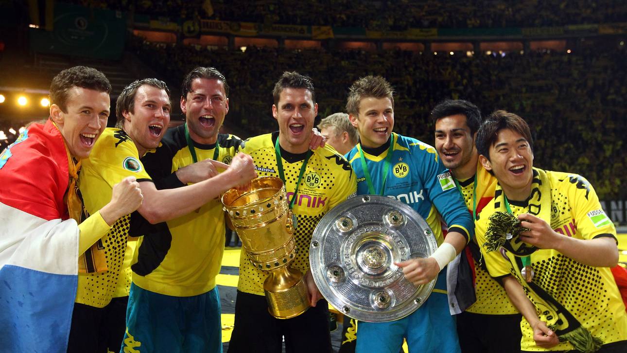 Kevin Großkreutz (2.v.l.) gewann mit dem BVB 2012 das Double aus Meisterschaft und DFB-Pokal