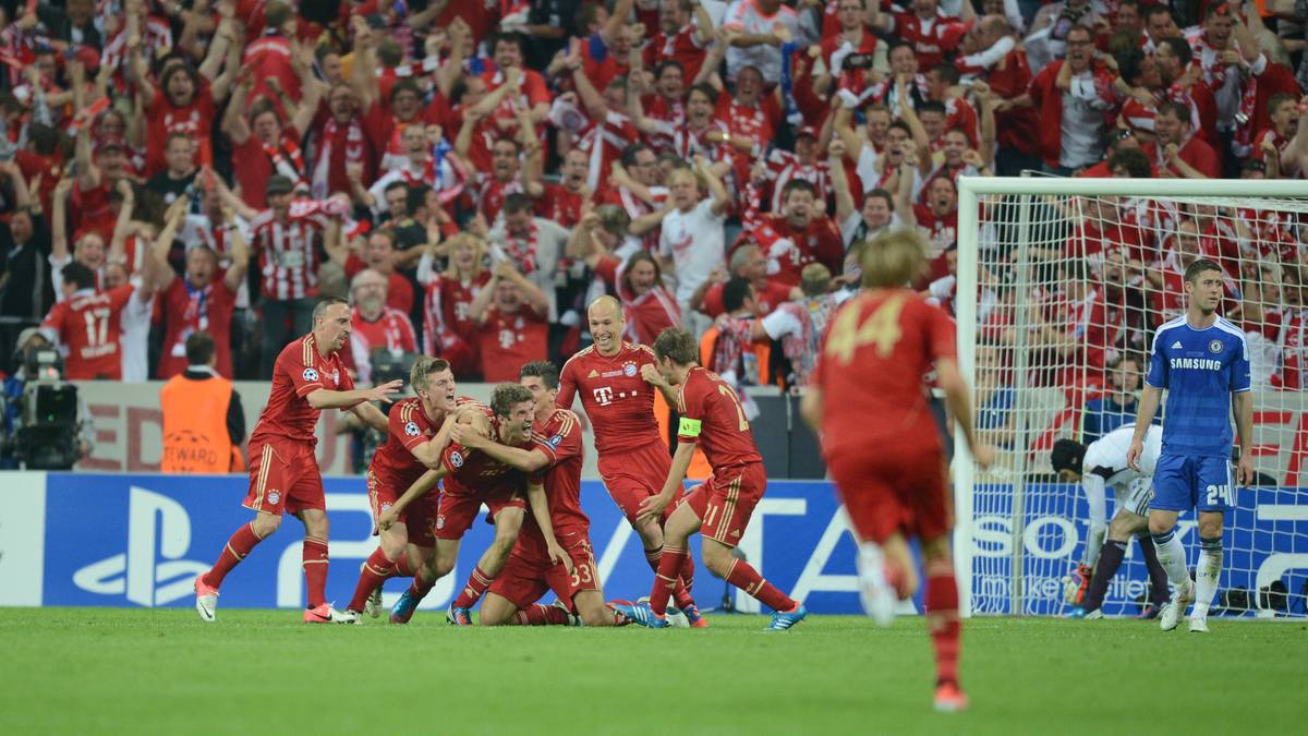 Bis zur 70. Minute haben die Bayern 25 Torschüsse abgegeben, Rekord für ein Finale der Königsklasse. Sieben Minuten vor Schluss erlöst Thomas Müller dann endlich die Fans, der Henkelpott ist zum Greifen nah - bis Drogba kommt