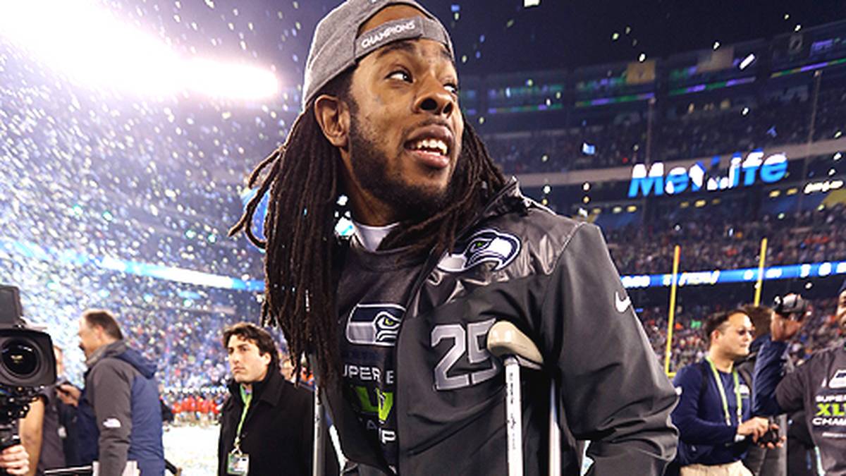 Selbst auf Krücken lässt sich Sherman das Spektakel nicht entgehen