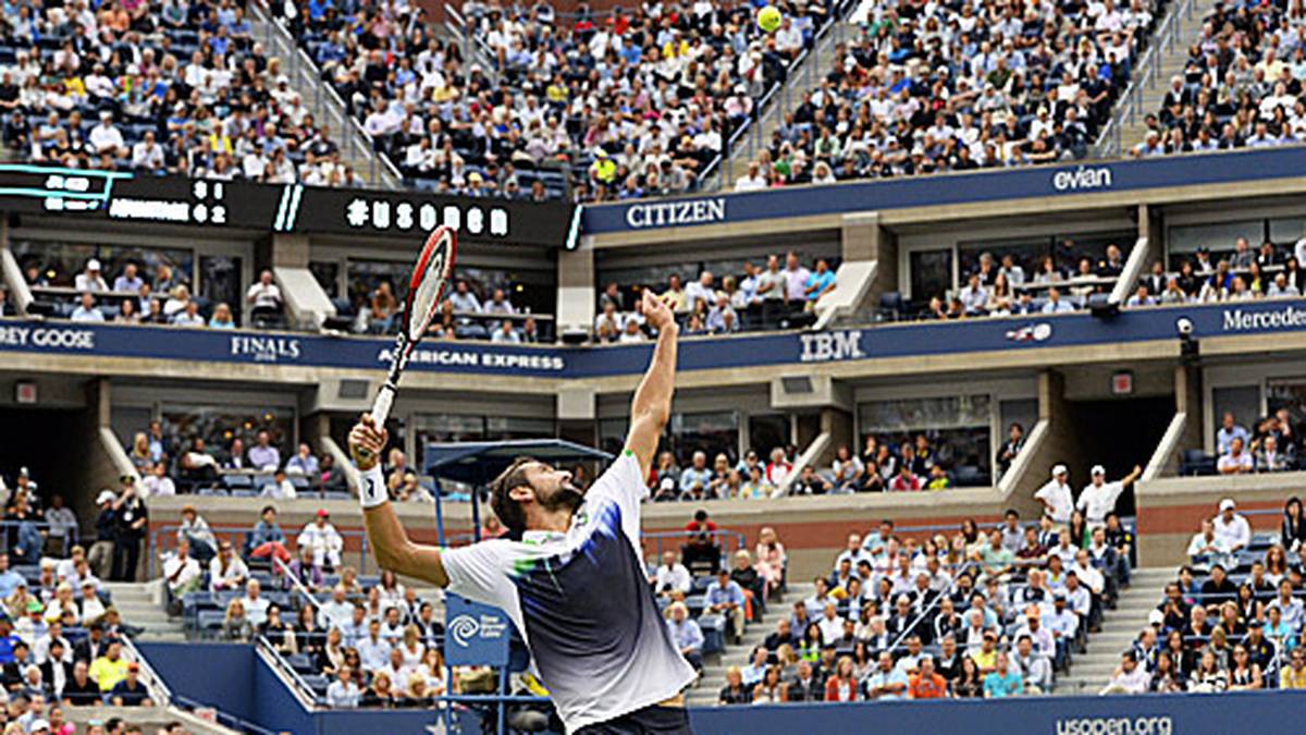 Der Kroate Cilic macht mit seinem gewaltigen Aufschlag von Beginn an Druck