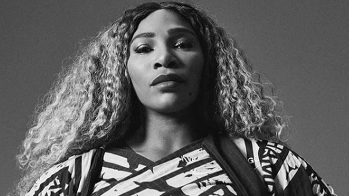 Bereits zuvor hatte sie auf ihrem Instagram-Account ihr neues Outfit mit Bildern in schwarz-weiß vorgestellt