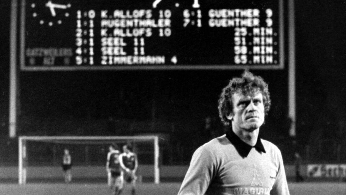FORTUNA DÜSSELDORF - FC BAYERN 7:1 (9. Dezember 1978): Nichts zu Lachen hat Sepp Maier an diesem Tag. Nach zwei frühen Toren von Klaus Allofs und dem zwischenzeitlichen Ausgleich durch Klaus Augenthaler geht es in der 2. Hälfte dahin. Ein Doppelpack von Emanuel Günther rundet den Kantersieg der Fortuna ab