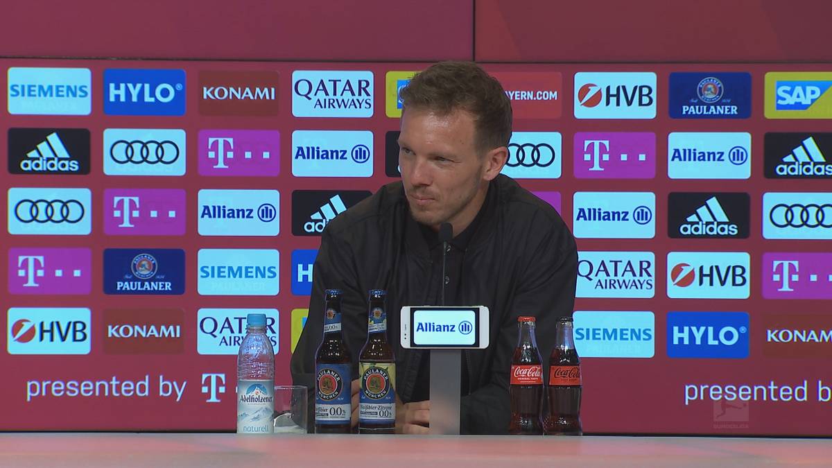 Der Bayern-Coach äußert sich verständnisvoll zum Platzverweis des Franzosen und erklärt, weshalb das Ganze für ihn halb so wild ist.
