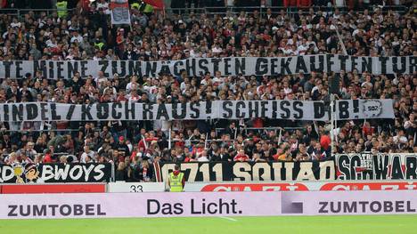 Fans des VfB Stuttgart äußern ihren Unmut über die Spitze des deutschen Fußballs