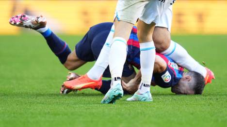 Robert Lewandowski vom FC Barcelona wurde im Derby gegen Espanyol am Kopf getroffen