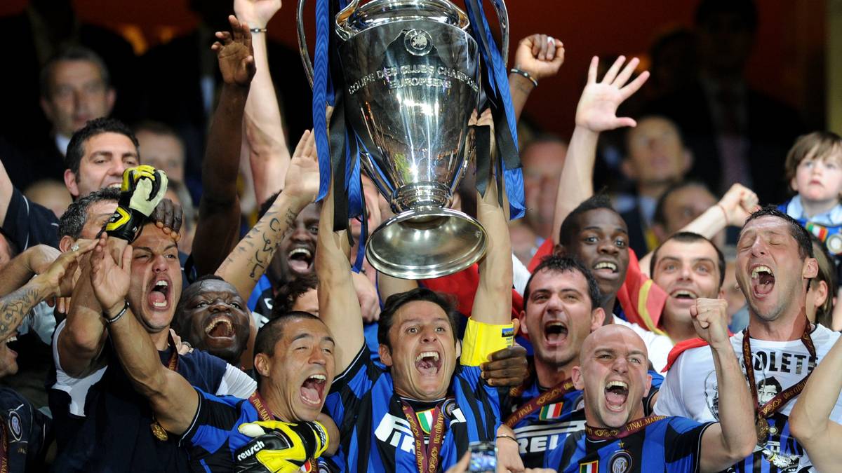 INTER MAILAND 2010: Mit den Nerazzurri schaffte auch ein italienisches Team das Triple  - und wieder waren es die Bayern, die es nicht verhindern konnten. Das Finale in der Champions League gewann Inter gegen die Münchner dank des Doppelpacks von Diego Milito 2:0