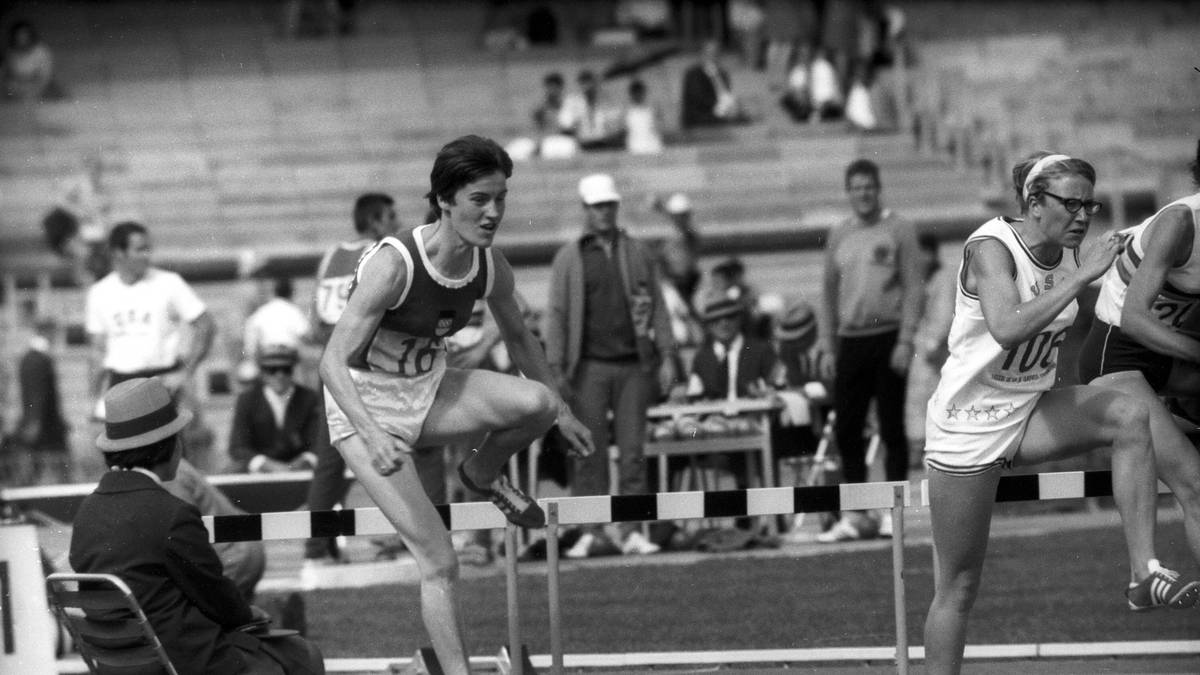 1968 in Mexiko-Stadt: Hürdensprinterin Karin Balzer (l., DDR)