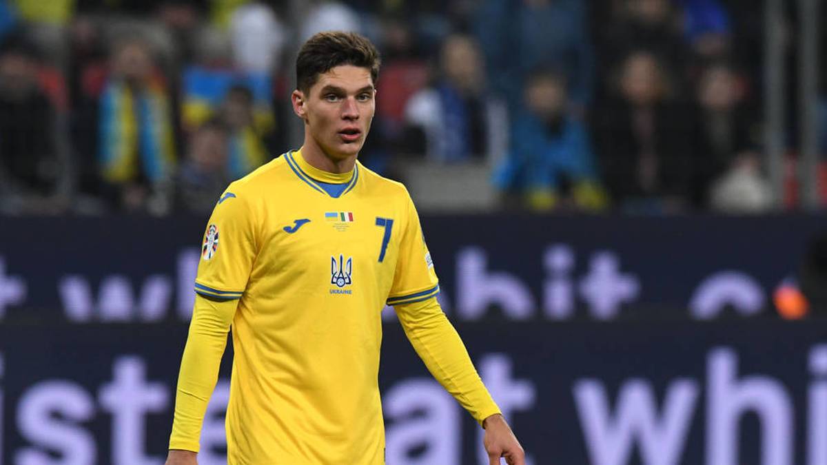 Georgiy Sudakov (21 Jahre, Ukraine): Ein Name, der noch nicht jedem Fußballfan etwas sagen mag. Doch der junge Ukrainer – im offensiven Mittelfeld zuhause – machte bereits mit seiner Beidfüßigkeit und seiner brillanten Technik auf sich aufmerksam. Nach der EM scheint ein Wechsel aus Donezk zu einem Topklub unausweichlich – und ganz billig dürfte dieser auch nicht werden. Marktwert: ca. 35 Millionen Euro. 