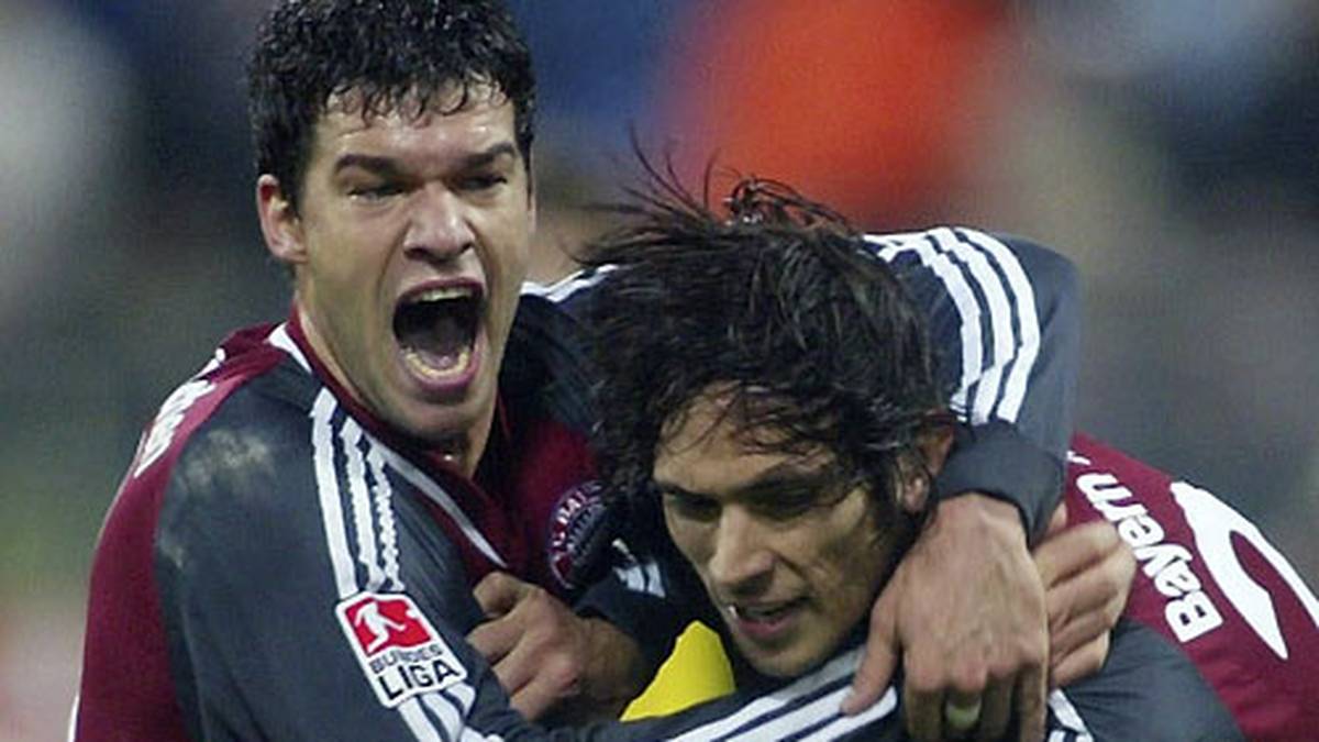 Nach dem entäuschenden Ende der WM 2002 wechselt Ballack für rund sechs Millionen Euro zum Titelgaranten FC Bayern München