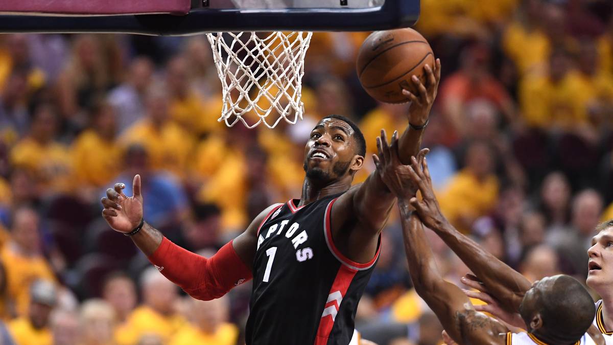 2,1 Punkte und 1,9 Rebounds in 6,4 Minuten in 28 Spielen lautete seine dürftige Bilanz, mit dem Wechsel nach Toronto 2016 lief es nur minimal besser. Alles hat Thompson sicher nicht verlernt, doch wo erhält der 29-Jährige Spielzeit und Selbstvertrauen?