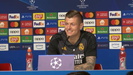 Auf der PK vor dem Champions-League-Spiel gegen RB Leipzig wird Real Madrids Toni Kroos von einer Bayern-Frage überrascht.