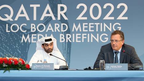 FIFA-Generalsekretär Jerome Valcke (r.) und Hassan al-Thawadi, OK-Chef Katars für die WM 2022, auf einer Pressekonferenz