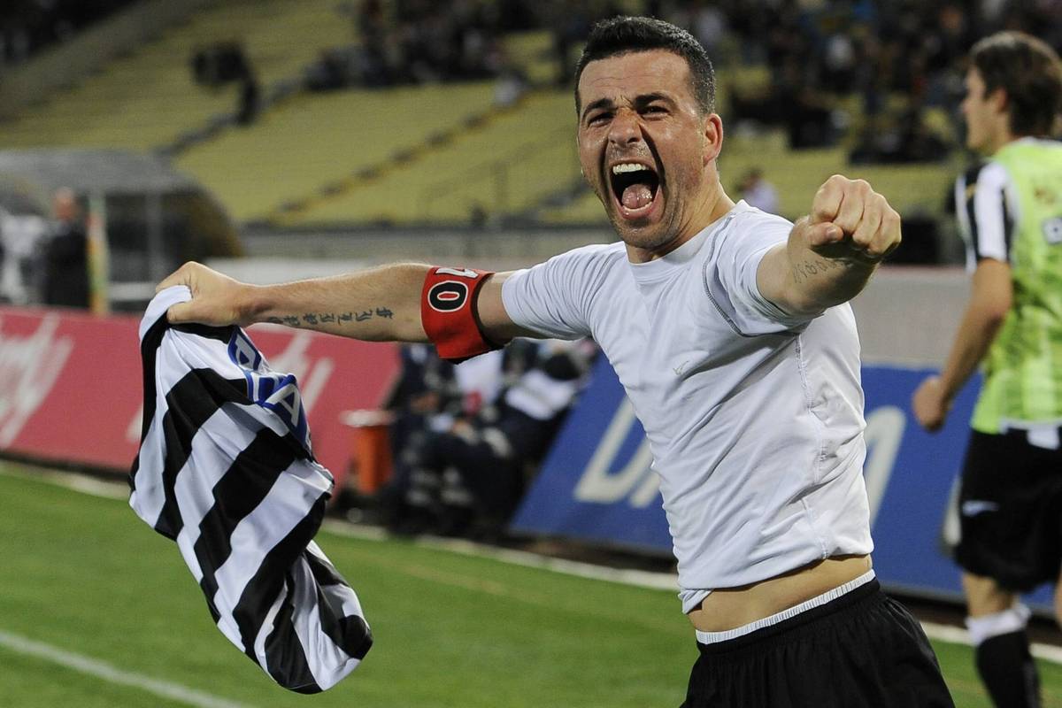 Er steht auf Rang sechs der ewigen Torschützenliste der Serie A, war Italiens Fußballer des Jahres 2010 und hat doch nie einen Titel gewinnen können. Wie gut war eigentlich Antonio Di Natale?