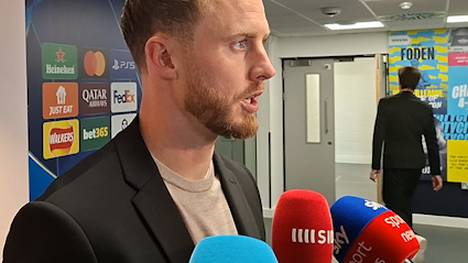 Mark Flekken hält den Leverkusener Sieg gegen Manchester City fest und wunderte sich über die Aufstellung des Gegners. 