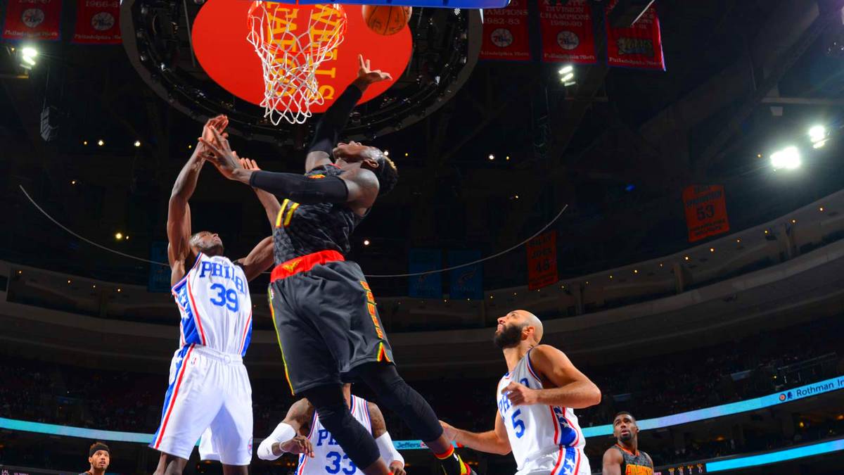 Mit der Verteidigung von Philadelphia hat Dennis Schröder wenig Probleme. Der deutsche Nationalspieler zeigt beim Sieg seiner Atlanta Hawks eine starke Leistung