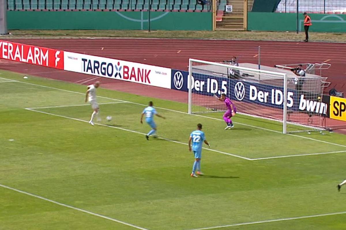 Der VfL Bochum ist souverän in die 2. Runde des DFB-Pokals eingezogen. Gegen den Regionalligisten Viktoria Berlin gewann der Bundesligist deutlich mit 3:0.