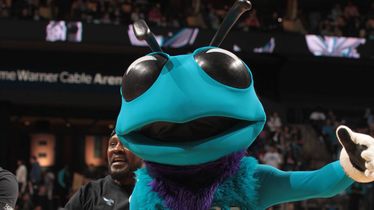 Über solchen Schnickschnack kann Maskottchen Hugo von den Charlotte Hornets nur lachen. Die Hornisse fühlt sich mit ihrem Stachel mehr als genug bewaffnet