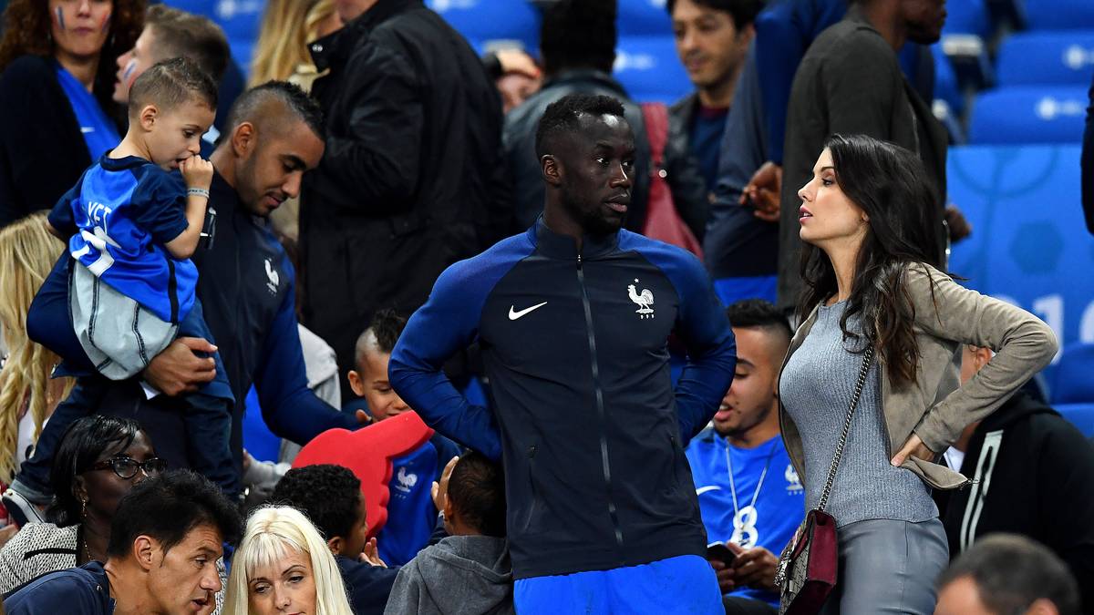 Mit seiner Frau Laudivine hat er zwei Kinder. Sein Cousin Ibrahima Sonk ist ebenfalls Fußball-Profi, spielte unter anderem für Reading und  Akhisar Belediyespor in der Türkei