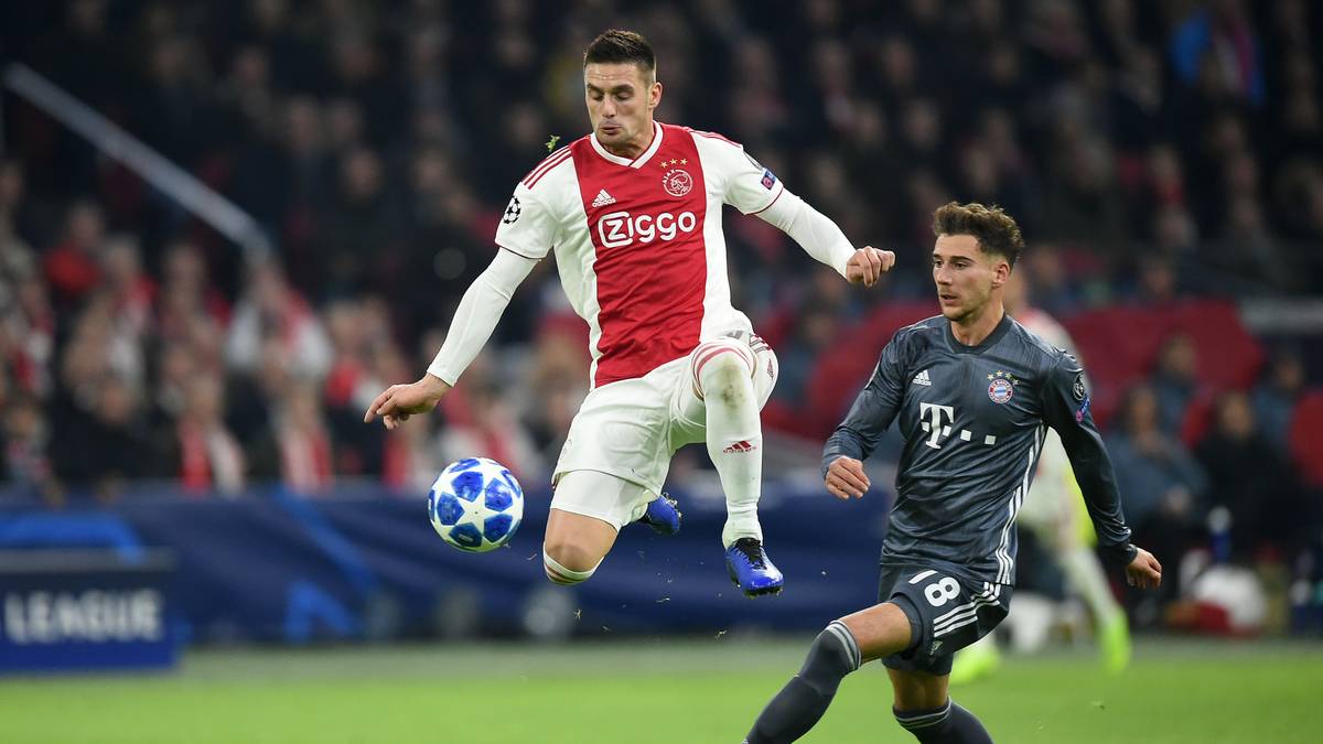 LEON GORETZKA (bis 89.): Hatte auf der Doppelsechs mit Kimmich allerlei zu tun, war aber sehr aufmerksam. Goretzka stopfte viel Löcher, gewann viele Zweikämpfe aber offenbarte leichte Schwächen, wenn er auf engstem Raum unter Druck gesetzt wurde. Starkes Tackling gegen Neres (59.) im eigenen Strafraum. Wurde böse von Wöber gefoult (67.), wofür der Innenverteidiger Rot sah. SPORT1-Note: 3