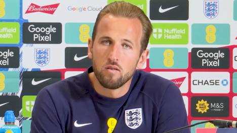 Harry Kane steht vor seinem 100. Länderspiel für England. Im Zuge dessen spricht der Bayern-Stürmer auch über Vorbilder - und verrät, wer ihn inspiriert.