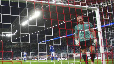 Der FC Schalke 04 um Torhüter Ralf Fährmann haben die nächste Klatsche einstecken müssen