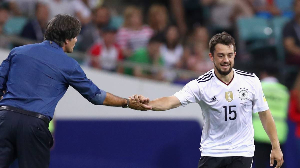 AMIN YOUNES (Ajax): Nach seiner Gala im Europa-League-Halbfinale gegen Schalke und der anschließenden Berufung in die Nationalmannschaft tauchte auch der 24-Jährige immer wieder in Gerüchten auf. Auch er würde gut nach Dortmund passen, hat bereits erfolgreich mit Trainer Peter Bosz gearbeitet - und hat nach zwei Jahren in Amsterdam dessen bevorzugtes 4-3-3 auch schon im Blut