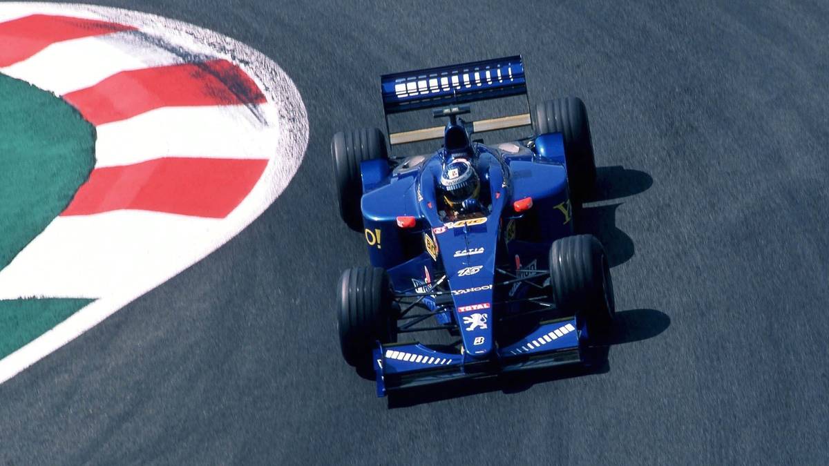 MAGNY COURS, FRANCE - JULY 01:  GP von FRANKREICH 2000, Magny Cours; Nick HEIDFELD/GER - PROST PEUGEOT -  (Photo by Andreas Rentz/Bongarts/Getty Images)