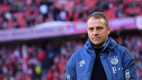 Bayern Münchens Trainer Hansi Flick vermisst an Ostern seine Kinder und Enkelkinder. Seiner Mannschaft hat er nach einer Einheit am Samstag bis Dienstag frei gegeben. 