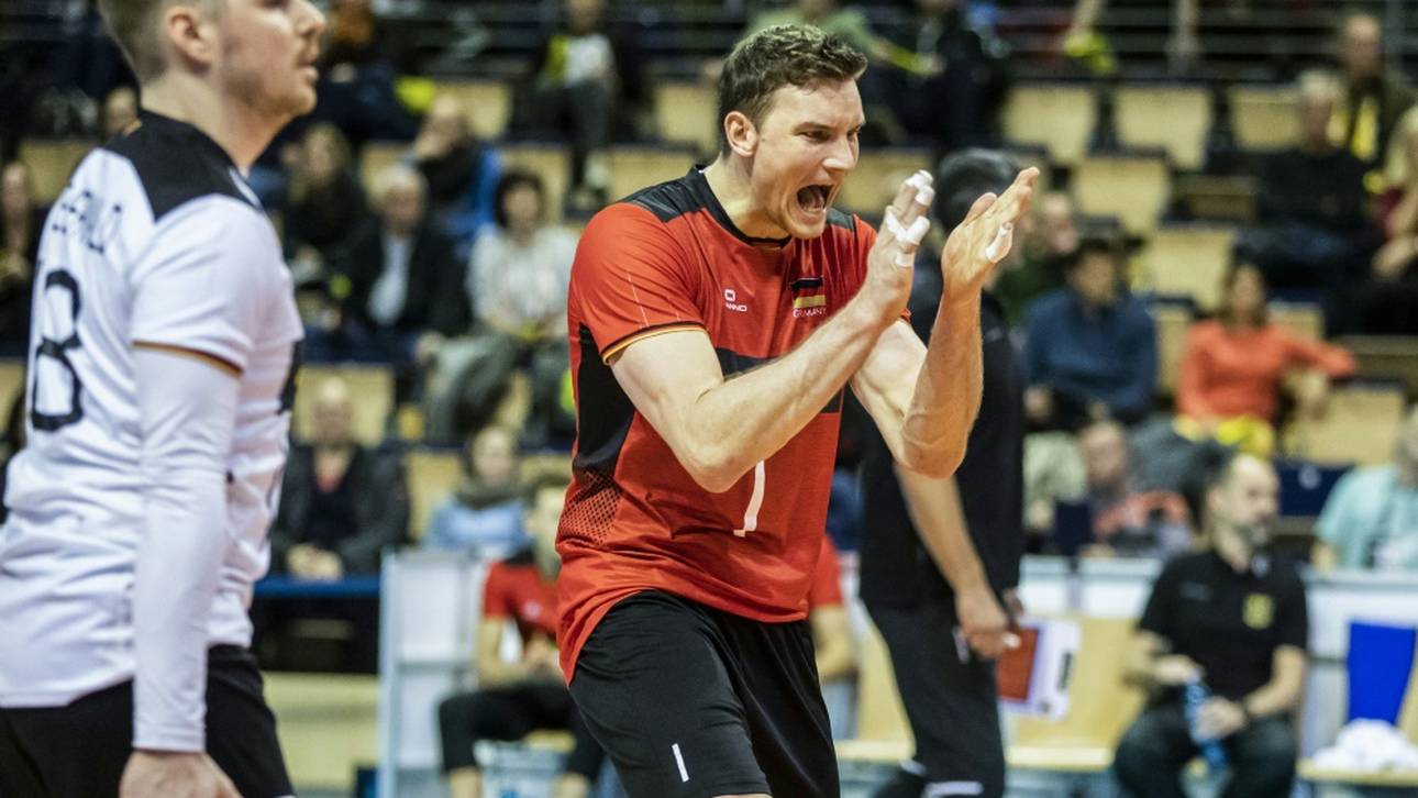 Volleyballer schlagen auch Serbien