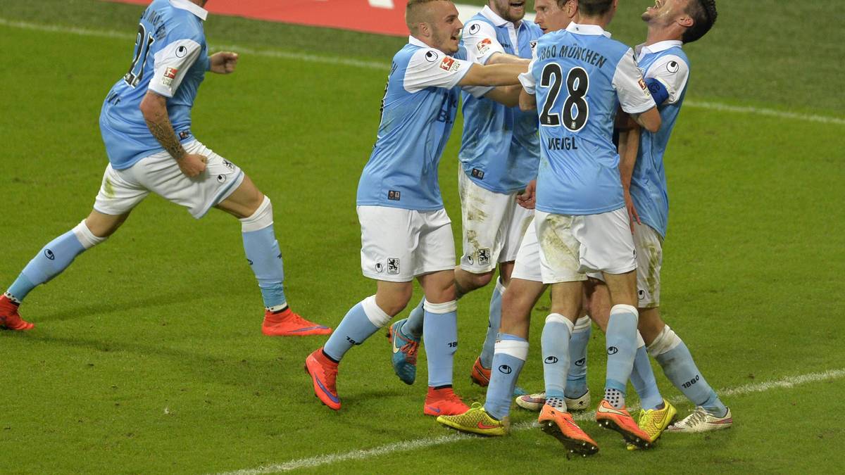 Der Jubel in der fast ausverkauften Allianz-Arena kennt keine Grenzen. Die Löwen springen dem Abstieg gerade noch von der Schippe. Nach dem Last-Minute-Klassenerhalt des HSV wird auch das zweite Relegationsspiel binnen zwei Tagen zu einem echten Thriller