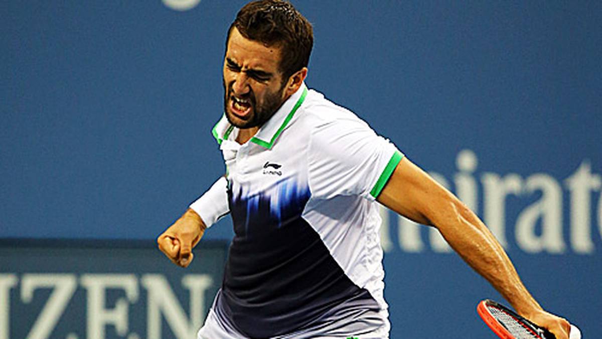 Der 1,98-Meter-Mann feiert seinen bisher größten Erfolg ausgelassen