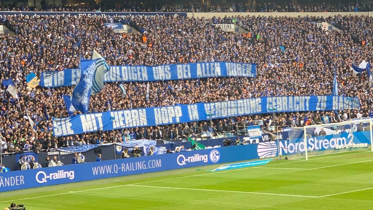 Schalkes Fans mit kuriosem Banner