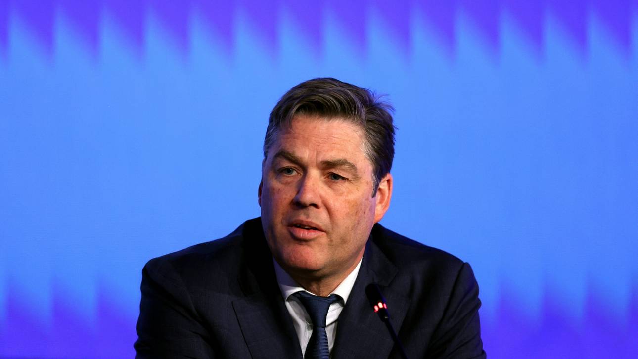 „Selbstzerstörungsknopf“: Masters kritisiert Infantino