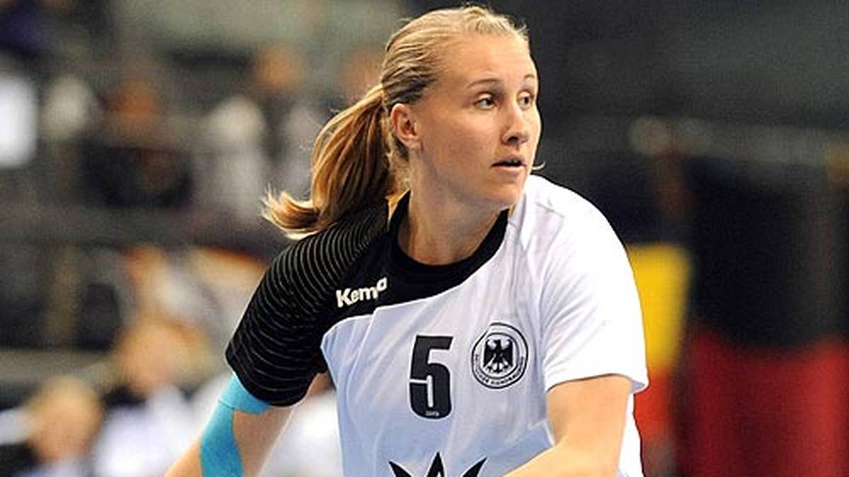 Saskia Lang (27): Die Mediengestalterin mit deutscher und schweizerischer Staatsbürgerschaft spielt seit 2011 beim HC Leipzig. Nichts hasst "Daggi" mehr als schlechtes Wetter. Dafür liebt sie Kino-Besuche und mit Freunden auszugehen