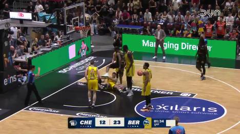 Die Niners Chemnitz erwischen in Spiel 3 des BBL-Halbfinals gegen ALBA Berlin einen miesen Start, dann fliegt auch noch Kevin Yebo vom Platz. Aber der Europapokal-Champion schlägt eindrucksvoll zurück.