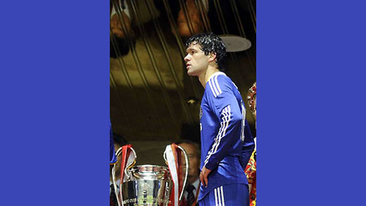 Erneut heißt es: Ansehen erlaubt, aber bitte stehenlassen! Wieder kein internationaler Titel für Ballack