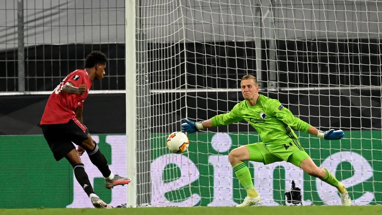Karl-Johan Johnsson hält einen Schuss von Marcus Rashford