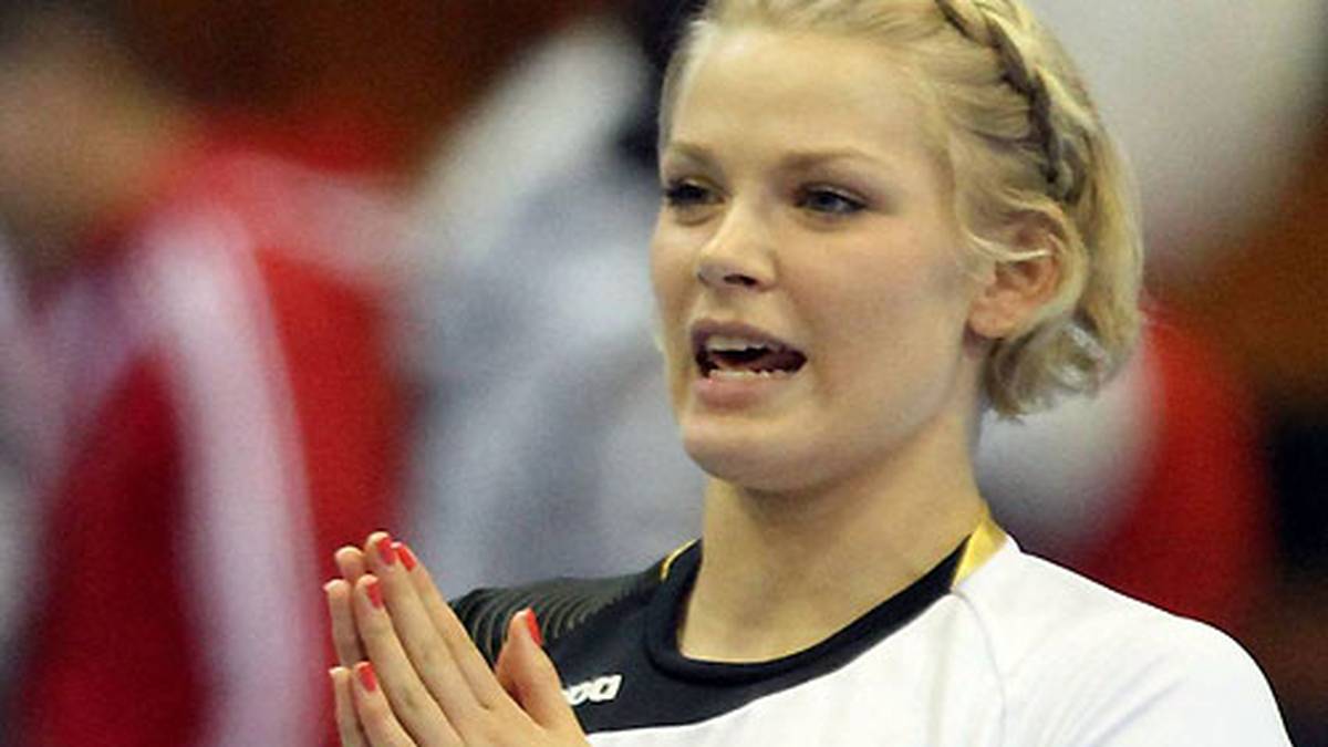 Shenia Minevskaja (22): Sie ist eine weitere Möglichkeit für die Mittelposition. Seit 2013 geht sie für den TuS Metzingen auf Torejagd. Die Gene sprechen für Minesvkaja. Ihr Vater gewann mit den GUS-Staaten 1992 Olympiagold, die Mutter wurde mit der UdSSR zweimal Weltmeisterin