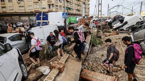 Die aktuelle Naturkatastrophe in Spanien veranlasst die spanische La Liga dazu, dass fünf Spiele aus der ersten und zweiten Liga Spaniens verschoben werden müssen. Betroffen ist auch das Spiel zwischen Valencia und Real Madrid.